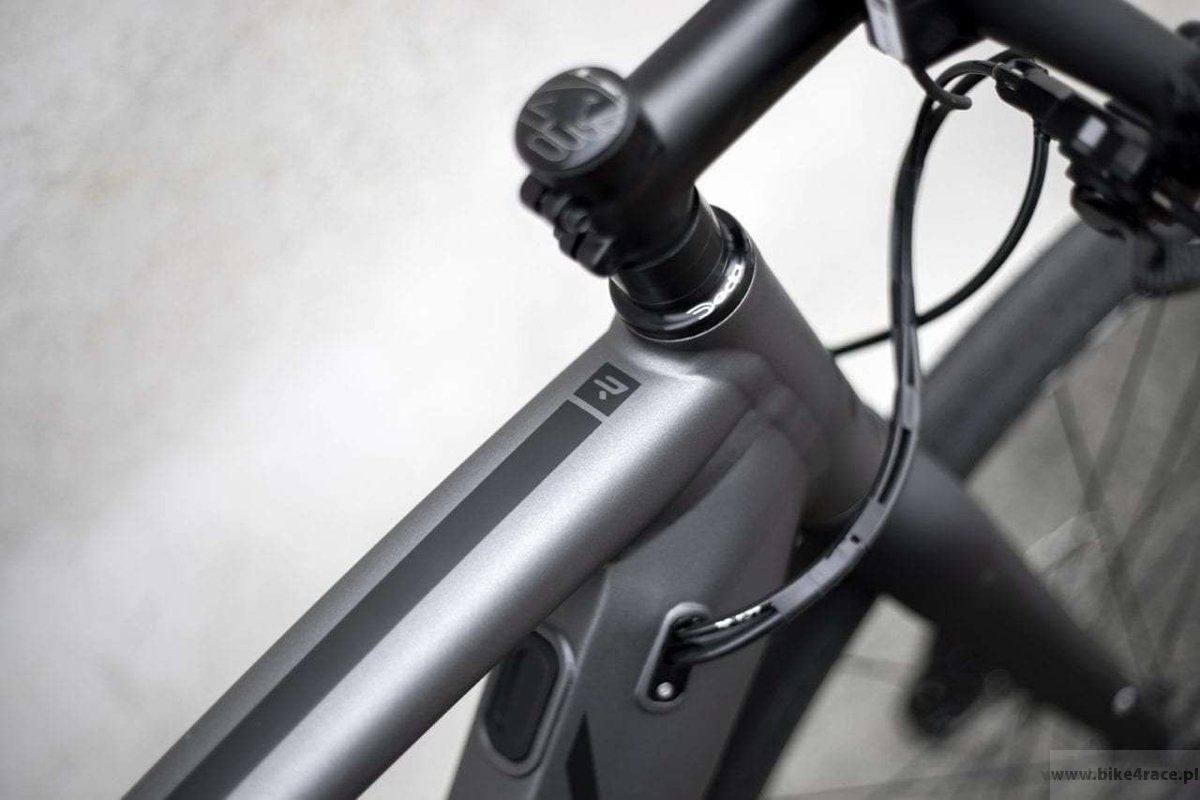 black gravel bike