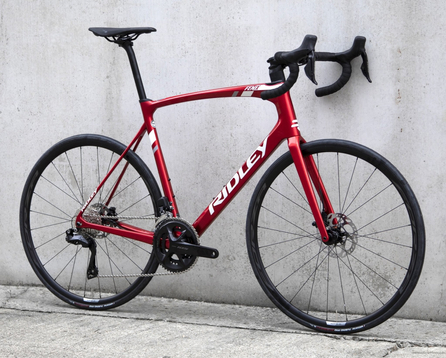 Road bicycle RIDLEY FENIX DISC - 105 Di2 2x12s - color FEN-01Bs (Candy Red Metallic-White-Battleship Grey)