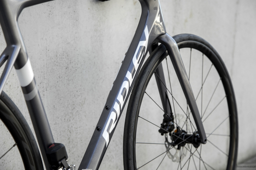 Road bicycle RIDLEY FENIX DISC - Ultegra 2x11s - color FEN-01As (Arctic Grey Metallic-White- Battleship Grey)