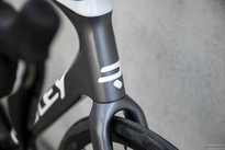 Rower szosowy RIDLEY FENIX DISC - Ultegra 2x11s - kolor FEN-01As (Arctic Grey Metallic-White- Battleship Grey)