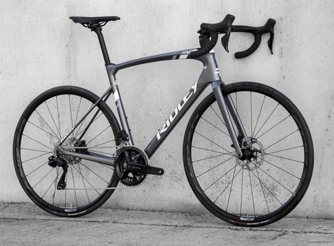 Rower szosowy RIDLEY FENIX DISC - Ultegra 2x11s - kolor FEN-01As (Arctic Grey Metallic-White- Battleship Grey)