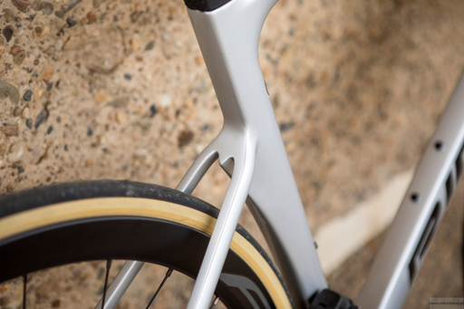 Road bicycle RIDLEY NOAH DISC  - Ultegra 2x11s - color NHD-01Bs (Moonlight Silver-Red-Black)