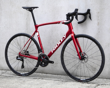 Rower szosowy RIDLEY FENIX DISC - 105 2x11s - kolor FEN-01Bs (Candy Red Metallic-White-Battleship Grey)
