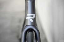 Rower szosowy RIDLEY FENIX DISC - Ultegra 2x11s - kolor FEN-01As (Arctic Grey Metallic-White- Battleship Grey)