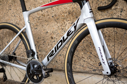 Road bicycle RIDLEY NOAH DISC  - Ultegra 2x11s - color NHD-01Bs (Moonlight Silver-Red-Black)