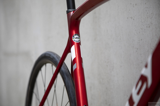 Rower szosowy RIDLEY FENIX DISC - 105 2x11s - kolor FEN-01Bs (Candy Red Metallic-White-Battleship Grey)